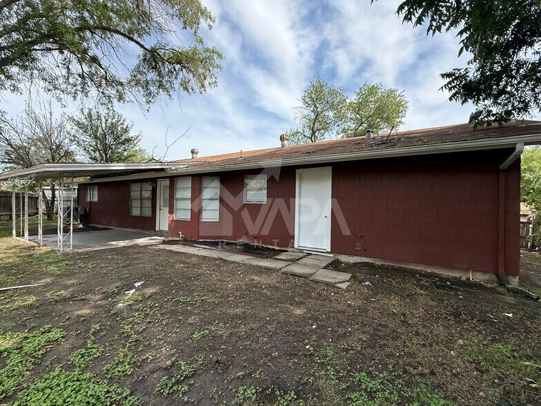Building Photo - 6607 Benhill