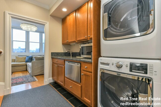 Building Photo - 214 Beacon St