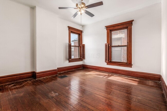 Building Photo - 415 W 5th Ave