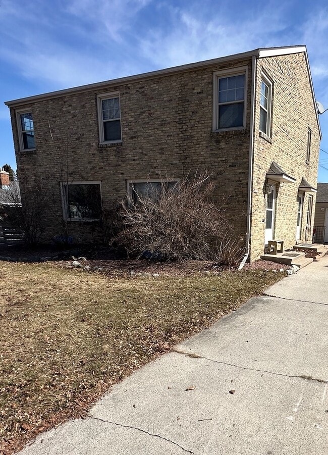 Building Photo - 1217 N 9th St