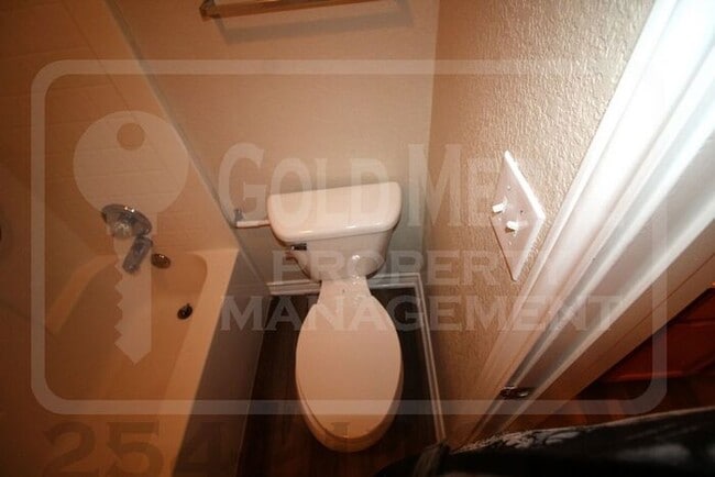 Building Photo - 4707 Westcliff Rd