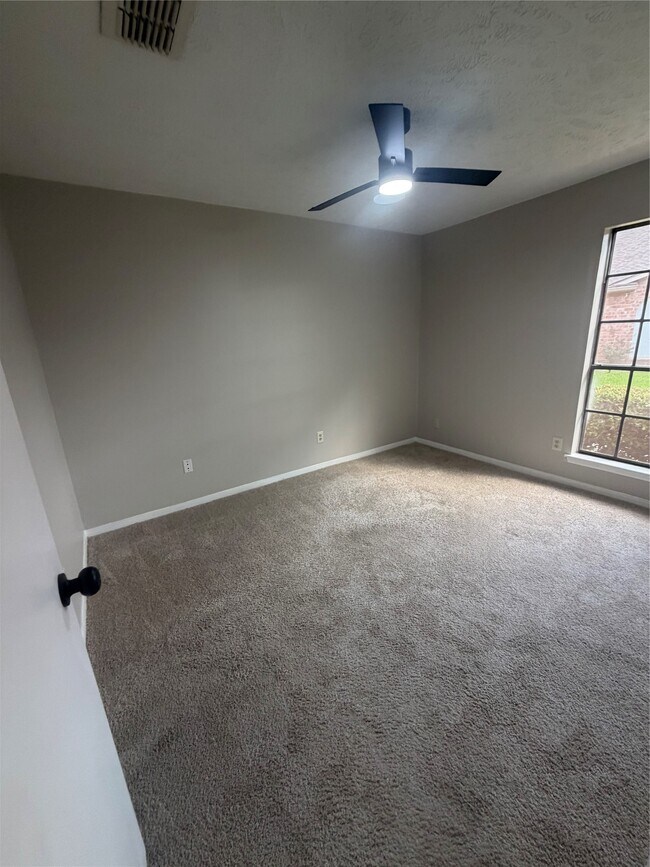 Building Photo - 36 Pinehurst Ln