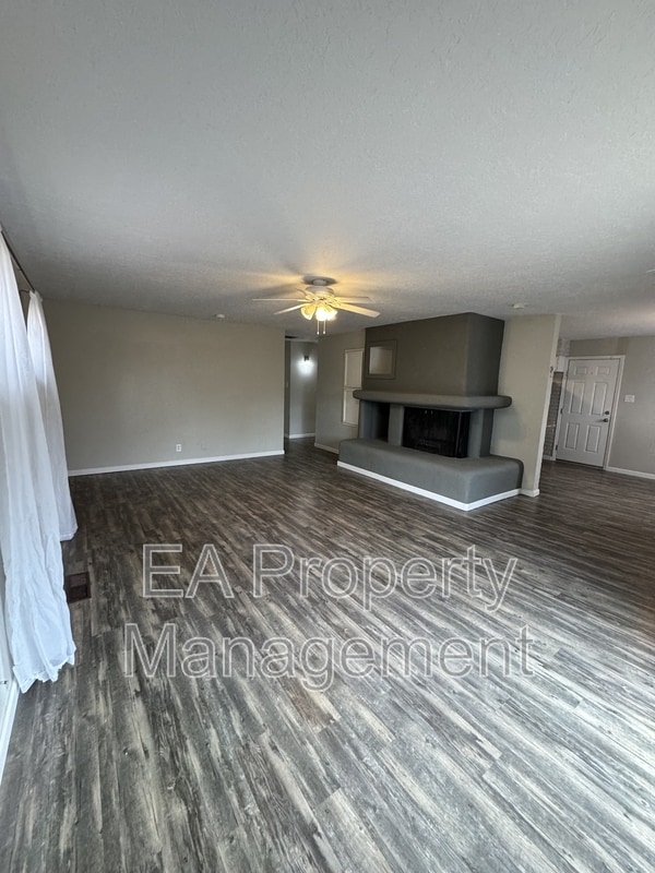 Building Photo - 1417 Dorothy St NE