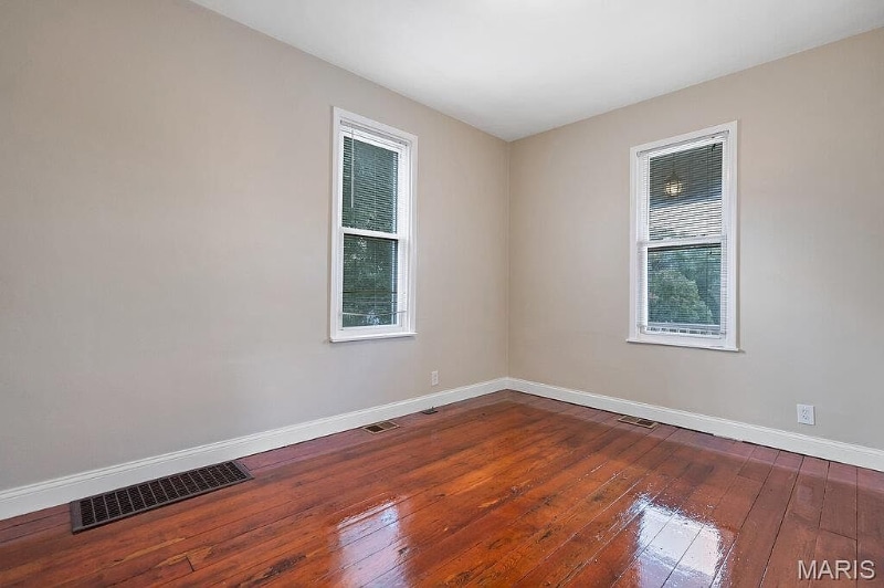 Building Photo - 1116 E 5th St