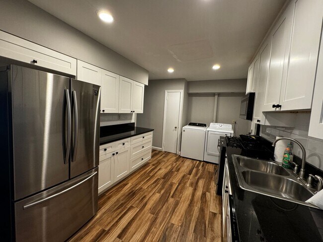 Building Photo - Spacious Furnished 4BR Home with Prime Location Near Marymount and Metro