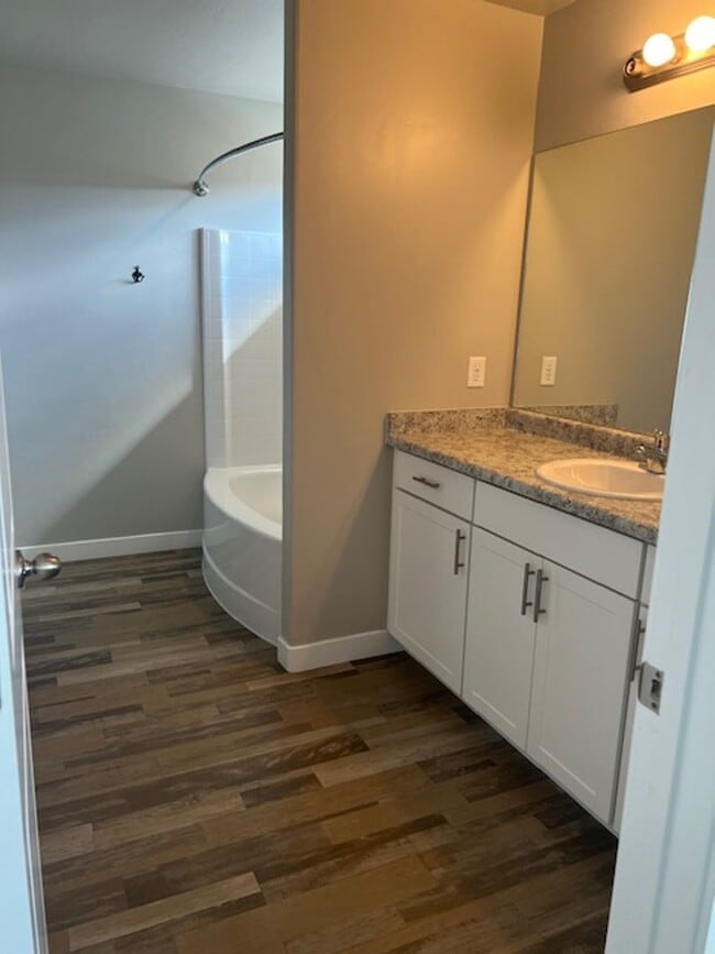 Building Photo - Beautiful home with central air and 2 car garage.