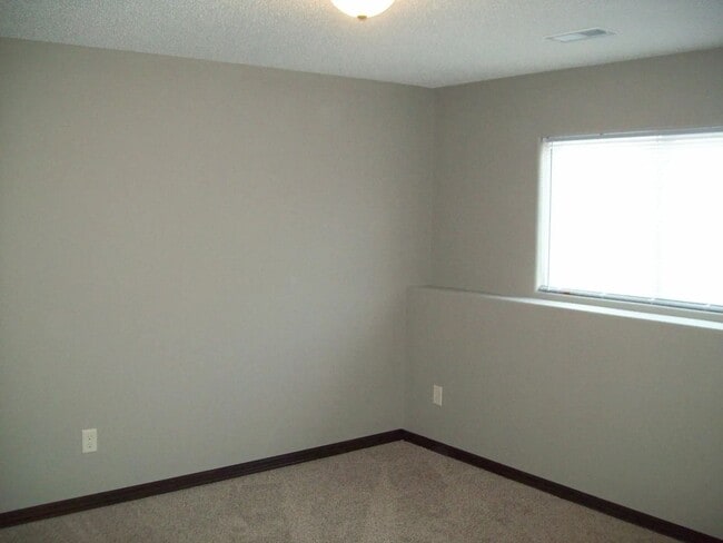 Building Photo - 5350 N Cypress Dr