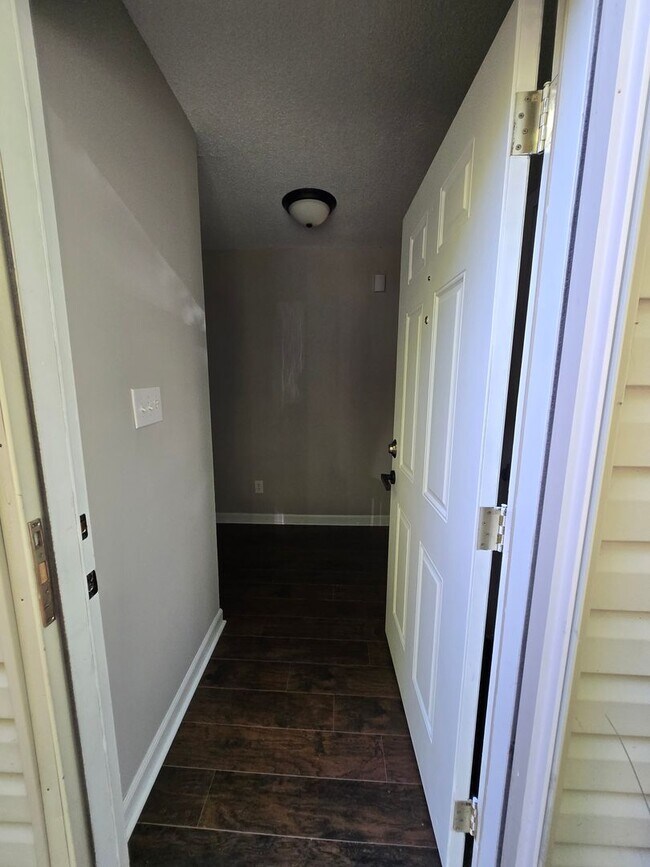 Building Photo - 1569 Colony Park Dr