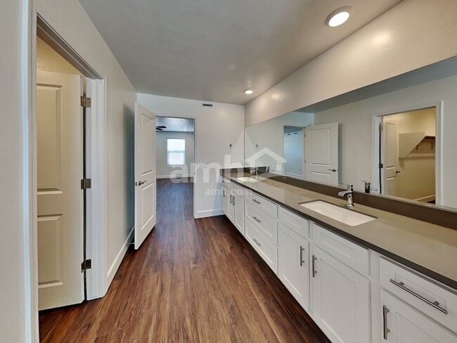 Building Photo - 7475 S Via Bombachas