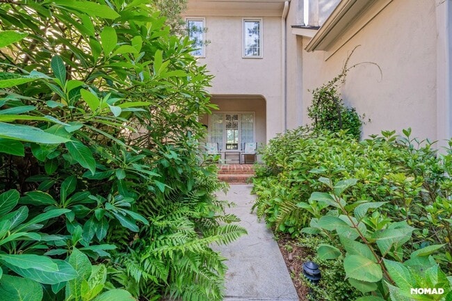 Building Photo - 31 Paces W Dr NW