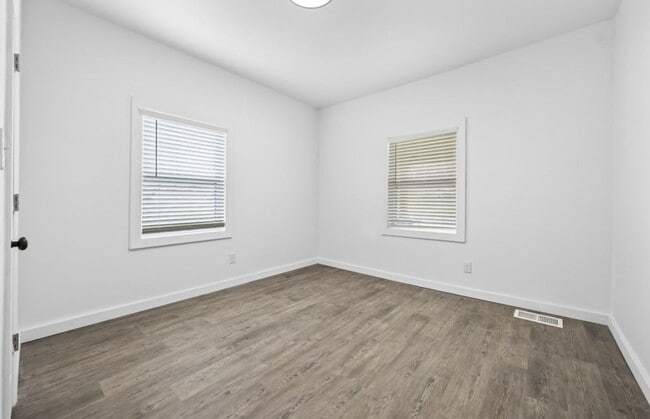 Building Photo - Charming 2BR Lebanon Home with Modern Updates & Large Yard