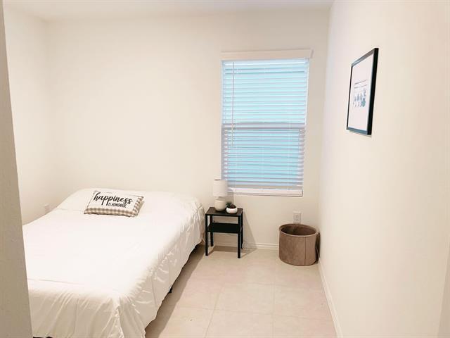 Building Photo - 136 Honeysuckle St