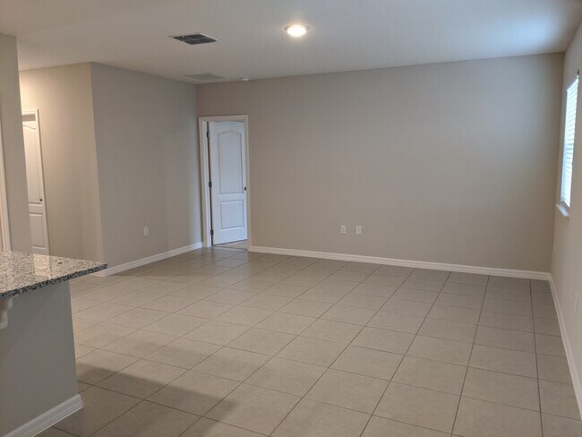 Building Photo - 544 Pinecrest Loop