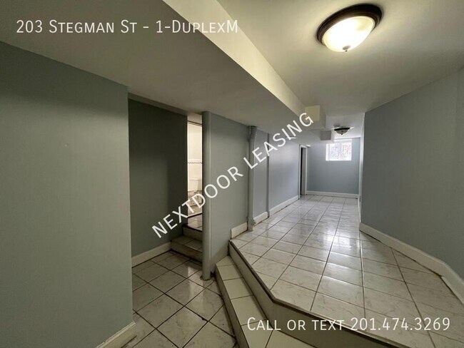 Building Photo - 203 Stegman St