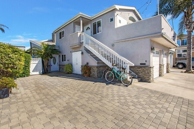 Building Photo - 218 Highland St