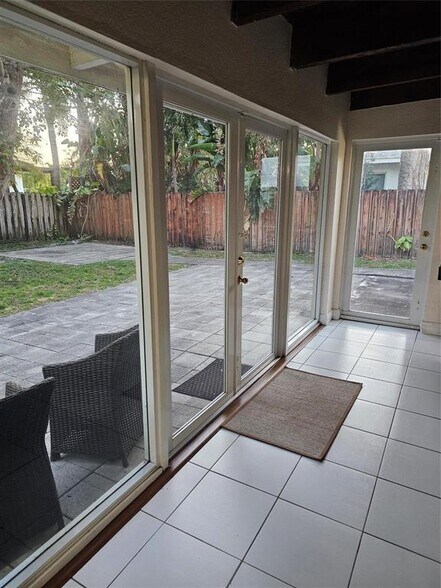 Building Photo - 3340 SW 18th St