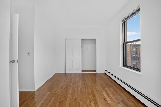 Building Photo - 540 Bramhall Ave