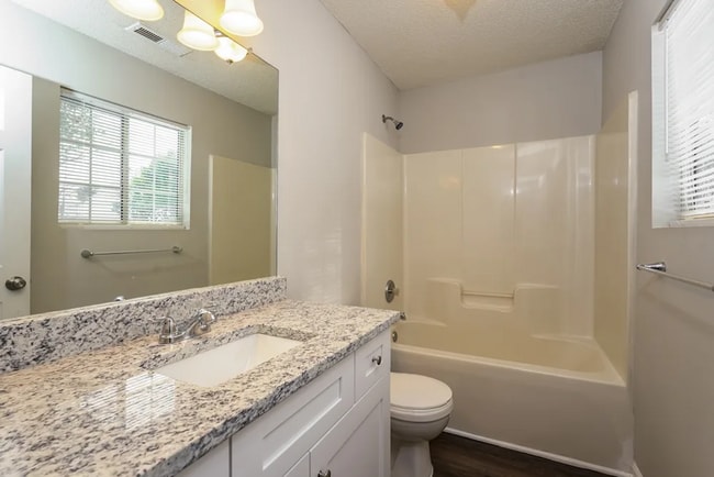 Building Photo - 2684 Stratford Lake Ct