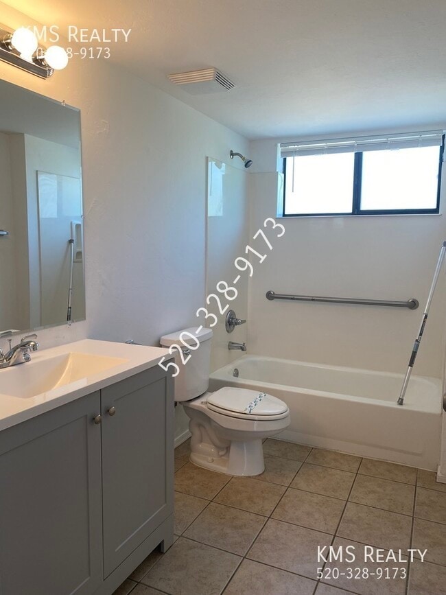 Building Photo - 5126 E Bellevue St