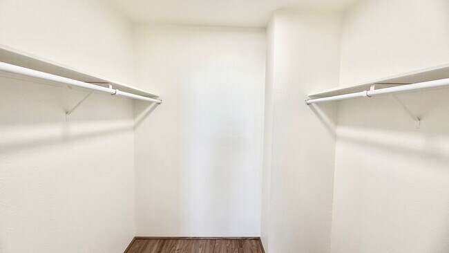 Building Photo - Beautifully Renovated 2-Bedroom, 2-Bathroom Condo 1-Parking