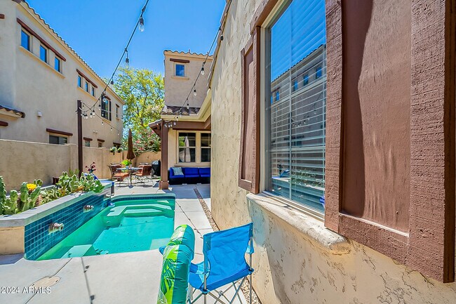 Building Photo - 21124 W Prospector Way