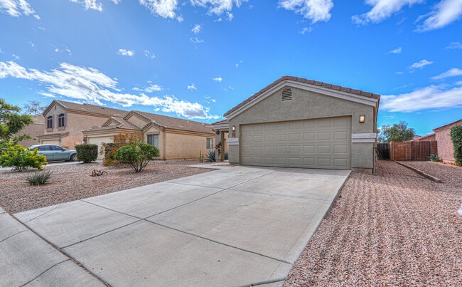 Building Photo - 43749 W Magnolia Rd