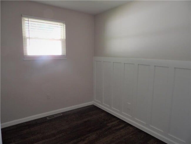 Building Photo - 122 Tracy Ln