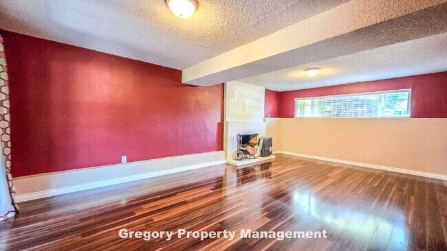 Building Photo - 17606 Brook Blvd