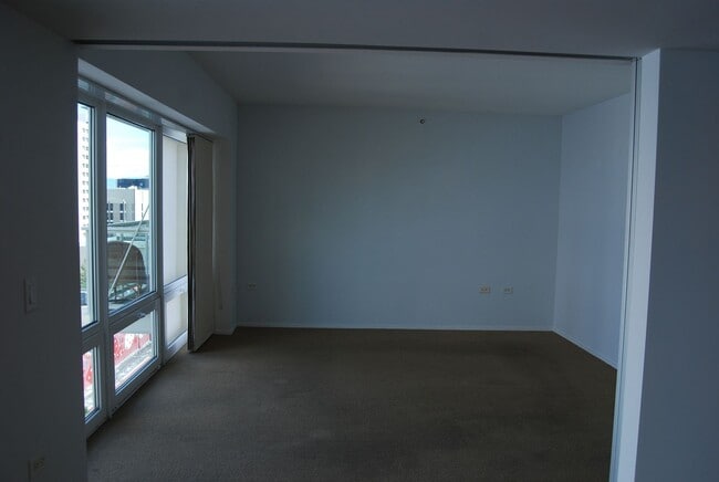 Building Photo - 1 BR 1 BA Condo in The Montage