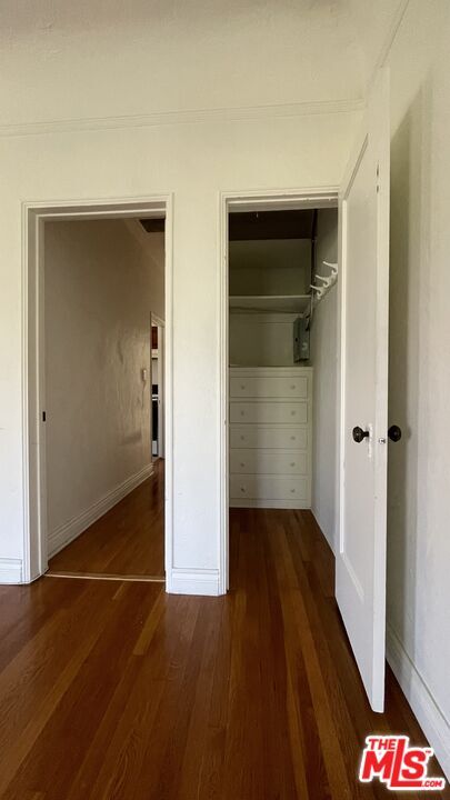 Building Photo - 444 N Sycamore Ave