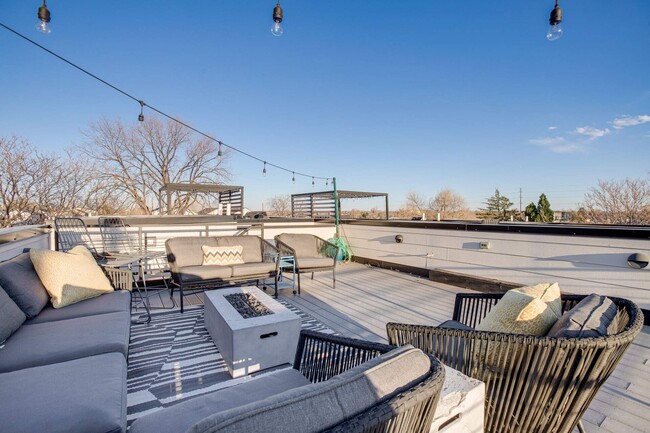 Private Rooftop - 1315 Zenobia St