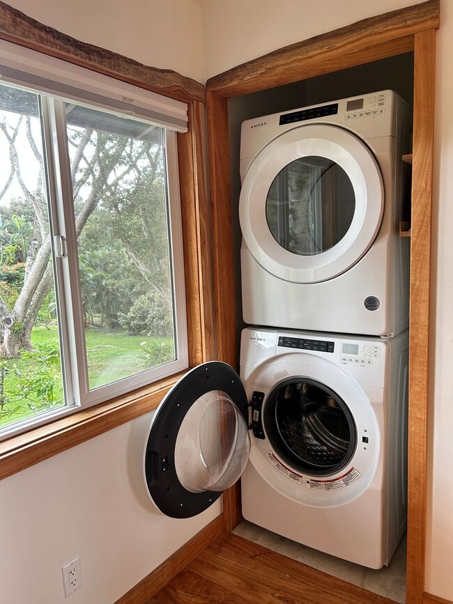 Building Photo - Furnished Luxury Ocean-View Studio | Hawi | Fiber + W/D