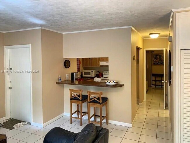 Building Photo - 815 Middle River Dr