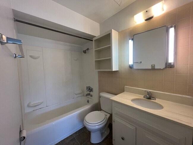 Building Photo - Bright & Spacious One-Bedroom Overlooking Lake Washington!