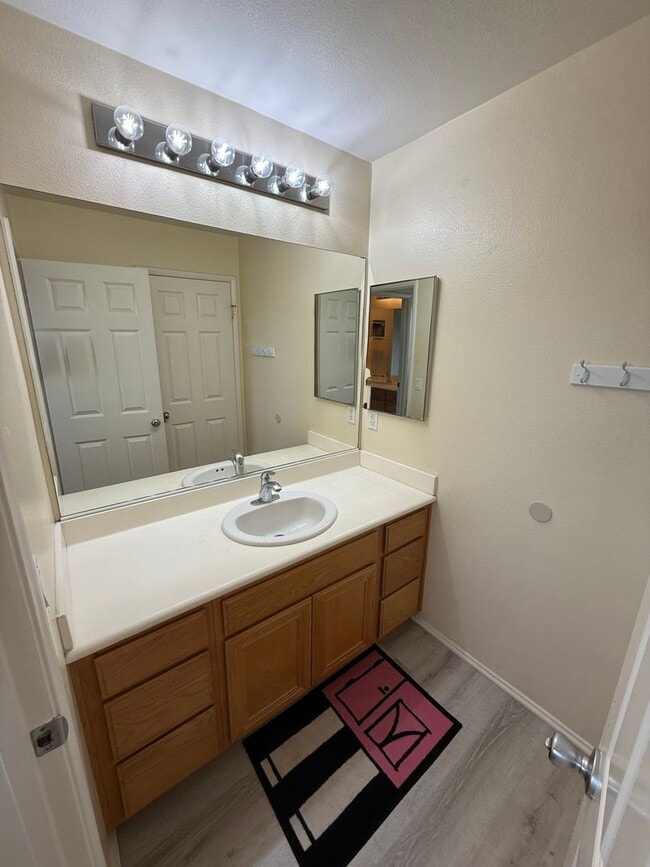 Building Photo - Large North Oxnard Home for Rent