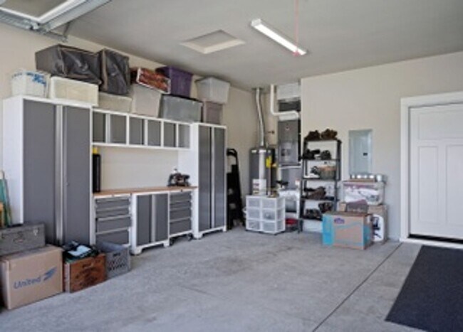 Building Photo - Gorgeous Single Level Home with Mountain V...
