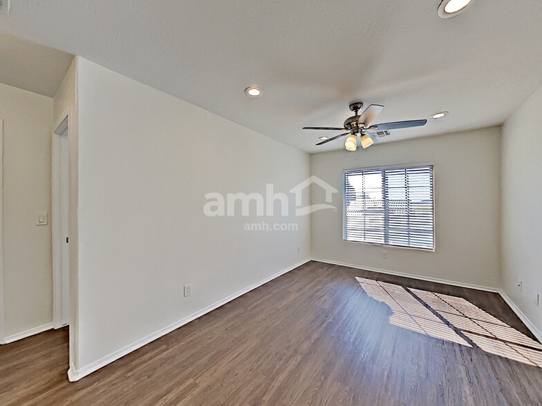 Building Photo - 3624 W Steinbeck Dr