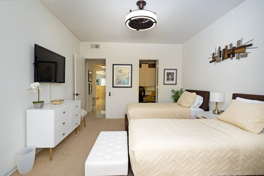 Guest Bedroom - 451 Desert Lakes Dr