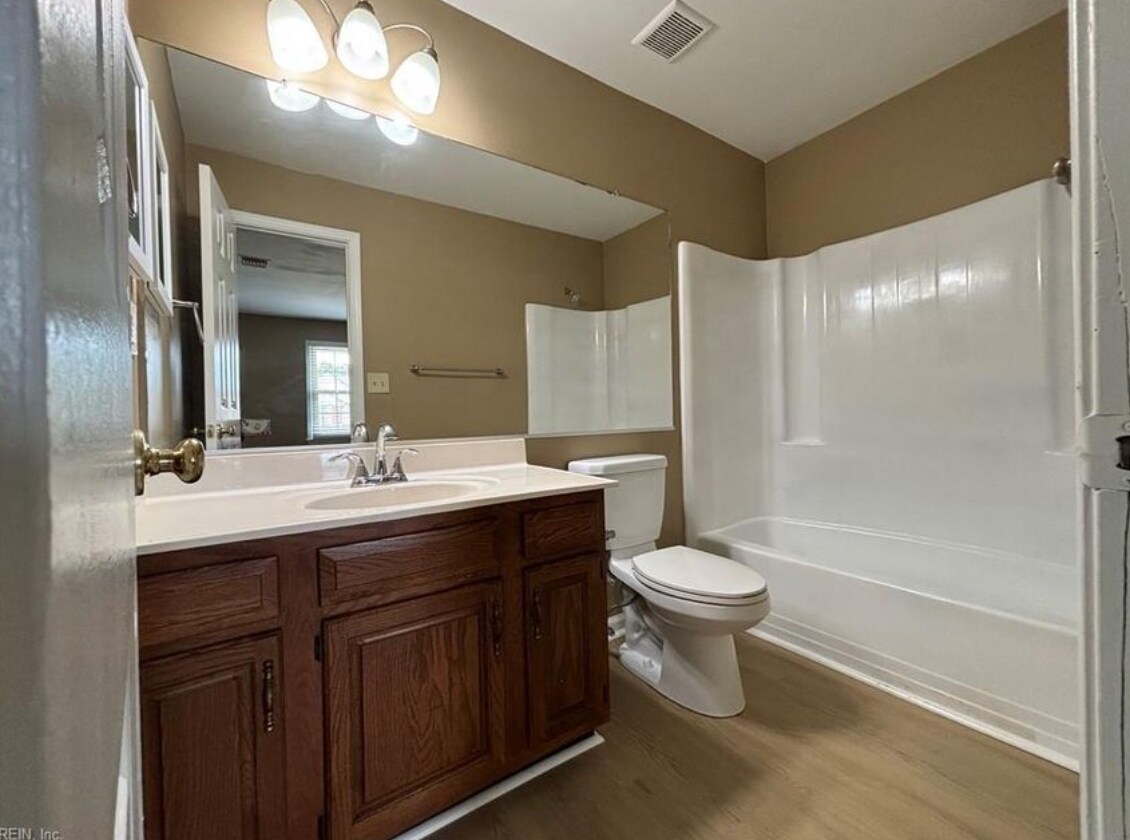 Building Photo - 1508 Brenland Cir
