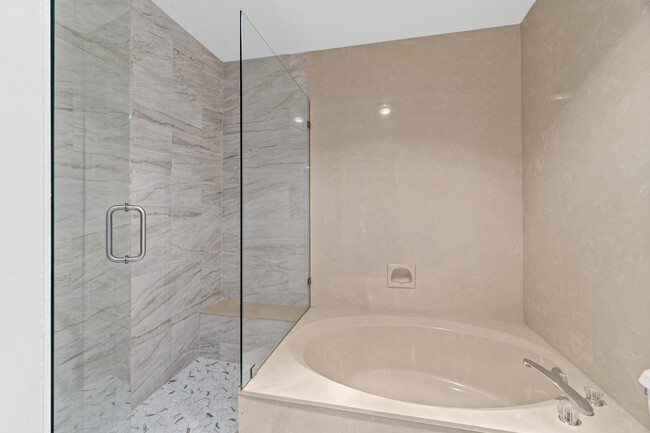 Building Photo - 5054 Golfview Ct