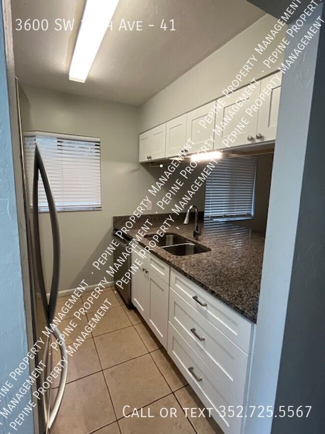 Building Photo - 3600 SW 19th Ave