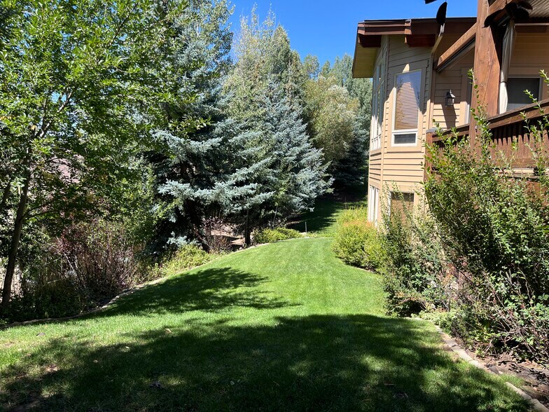 Building Photo - 2557 Lower Lando Ln