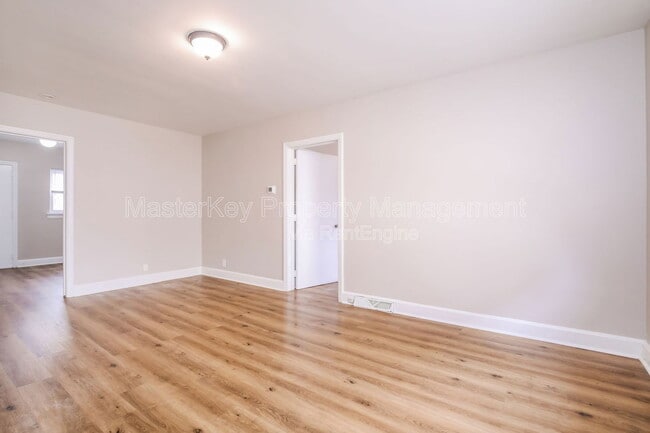 Building Photo - 208 E Geer St