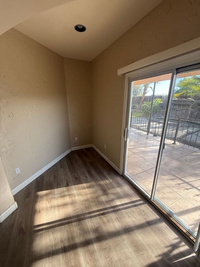 Building Photo - Elegant 3-Bedroom Home in Seven Oaks