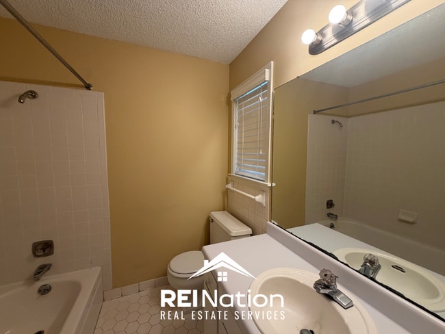 Building Photo - JUST LISTED! 3BR/2BA Memphis Stunner | Vaulted Ceilings & Stone Fireplace | Fenced Yard!
