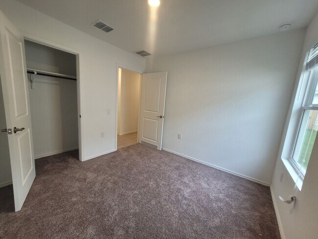 Building Photo - Beautiful 4-bedroom, 2 bathroom minutes from Texas A&M SA!