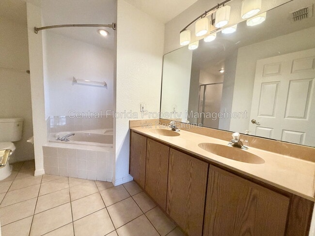 Building Photo - 3805 Springlake Village Ct