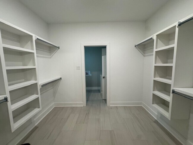 Building Photo - 5021 Springwood Cir