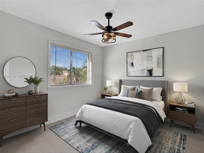 Building Photo - 11407 Lakeview Dr