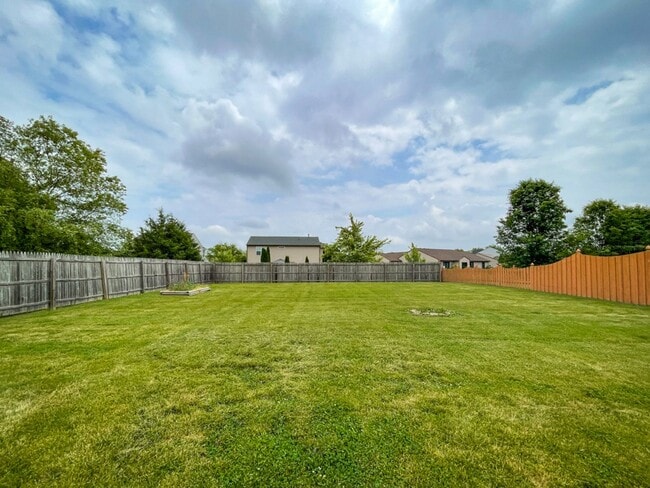 Building Photo - 4525 Golden Hinde Way